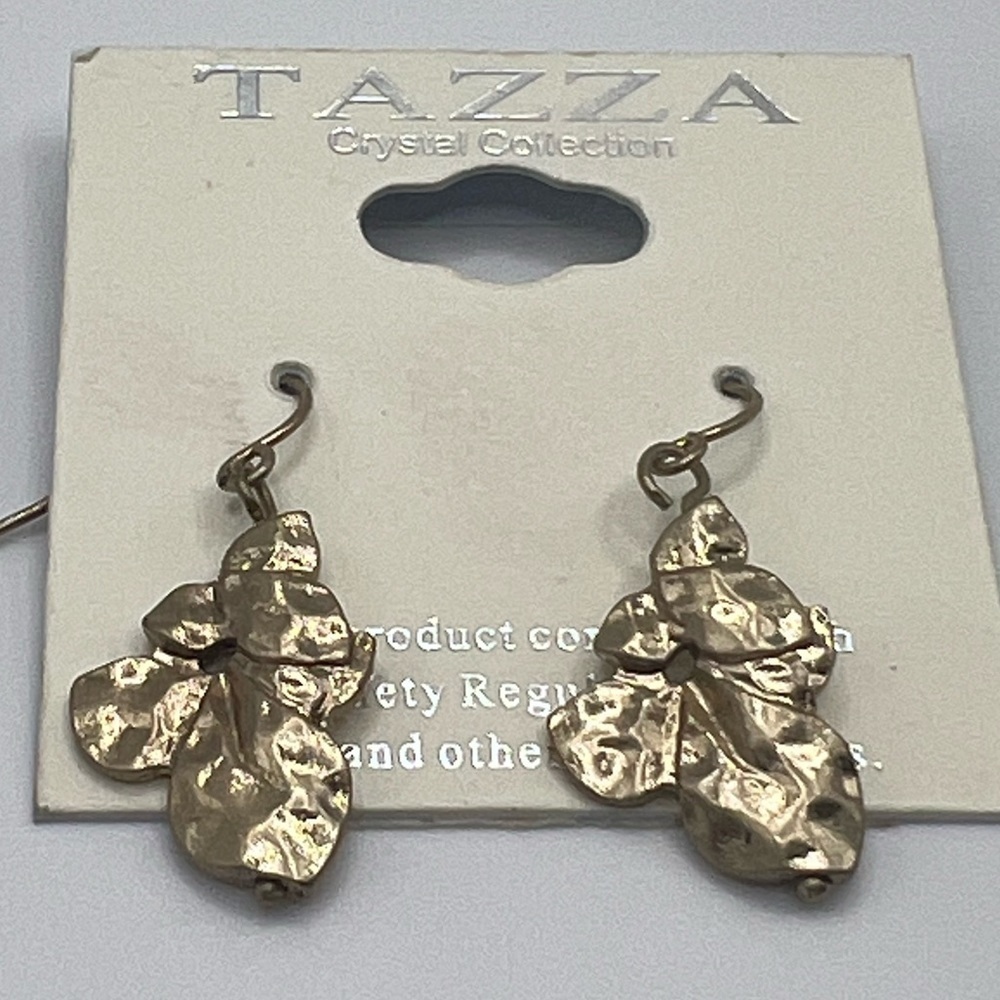 Tazza leaf drop‎ earrings NWT